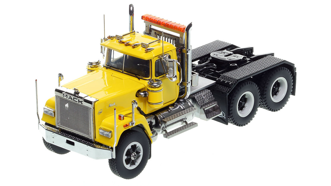 Mack Superliner Heavy Spec Tandem Axle Tractor