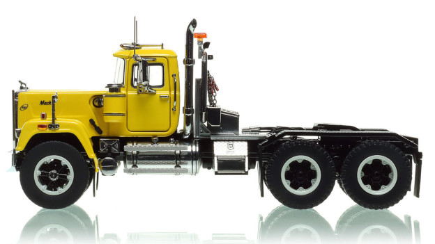 Mack Superliner Heavy Spec Tandem Axle Tractor