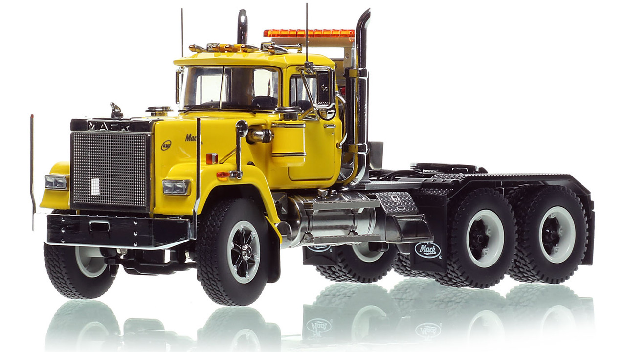 Mack Superliner Heavy Spec Tandem Axle Tractor