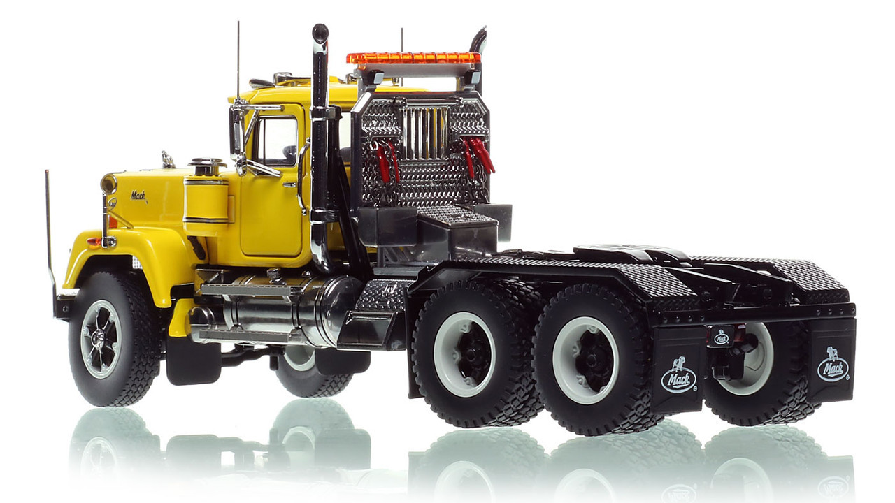 Mack Superliner Heavy Spec Tandem Axle Tractor