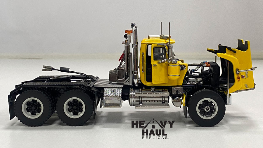 Mack Superliner Heavy Spec Tandem Axle Tractor