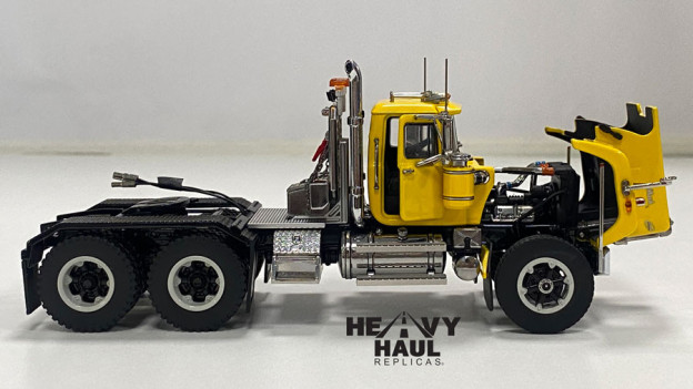 Mack Superliner Heavy Spec Tandem Axle Tractor