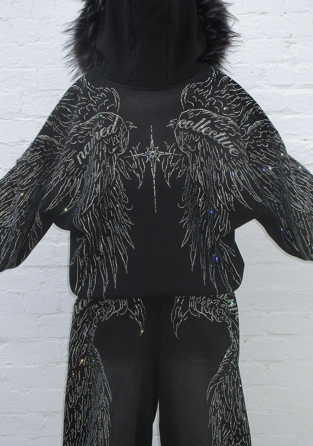 𝗙𝗮𝗹𝗹𝗲𝗻 𝗙𝗮𝘂𝘅 𝗙𝘂𝗿 𝗥𝗵𝗶𝗻𝗲𝘀𝘁𝗼𝗻𝗲 𝗭𝗶𝗽 𝗛𝗼𝗼𝗱𝗶𝗲