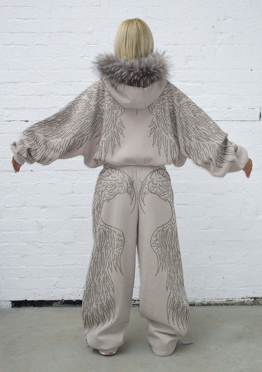 𝗙𝗮𝗹𝗹𝗲𝗻 𝗙𝗮𝘂𝘅 𝗙𝘂𝗿 𝗥𝗵𝗶𝗻𝗲𝘀𝘁𝗼𝗻𝗲 𝗭𝗶𝗽 𝗛𝗼𝗼𝗱𝗶𝗲