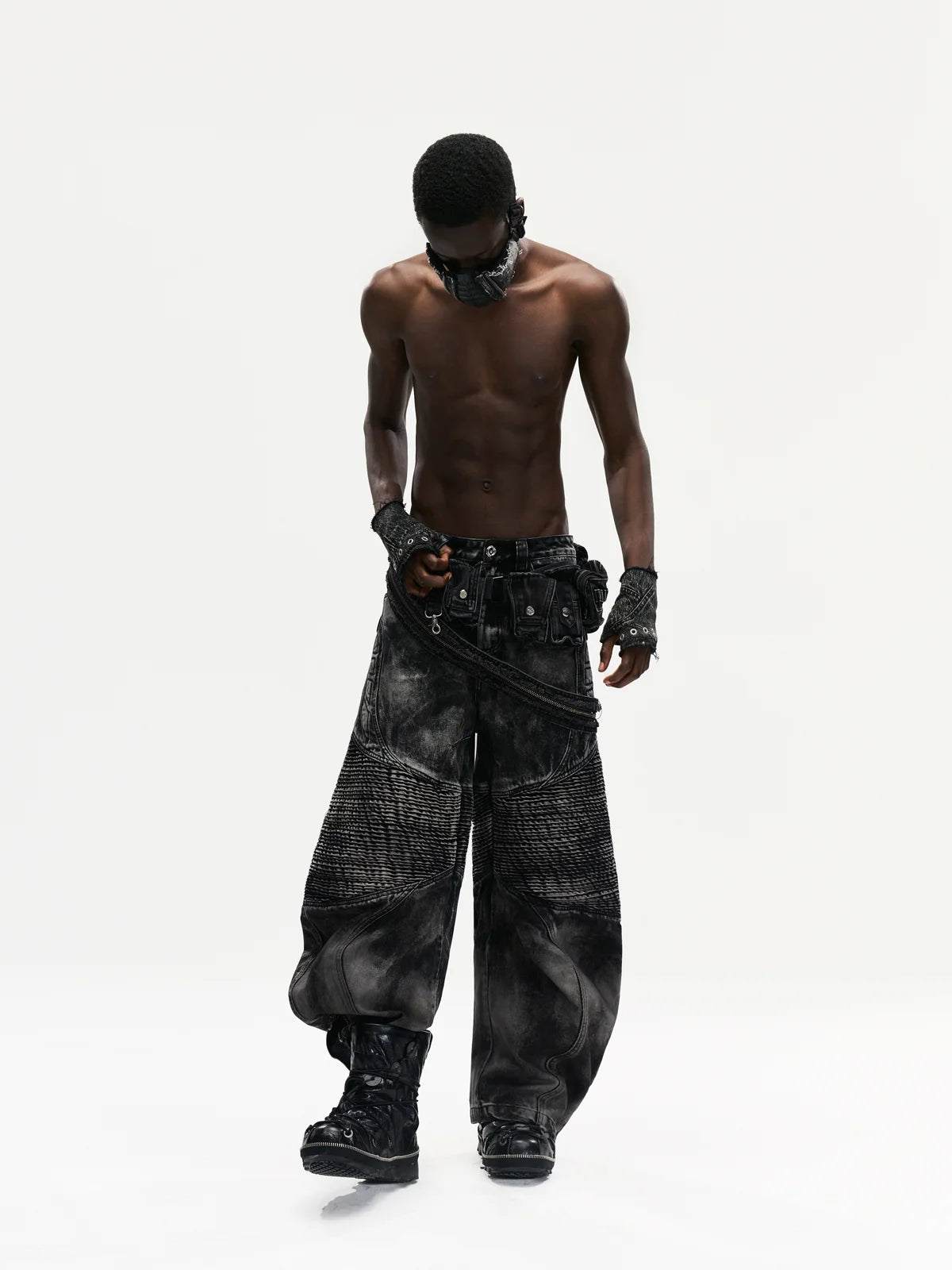 Temperature-Reactive Curved Jeans with Bag Set