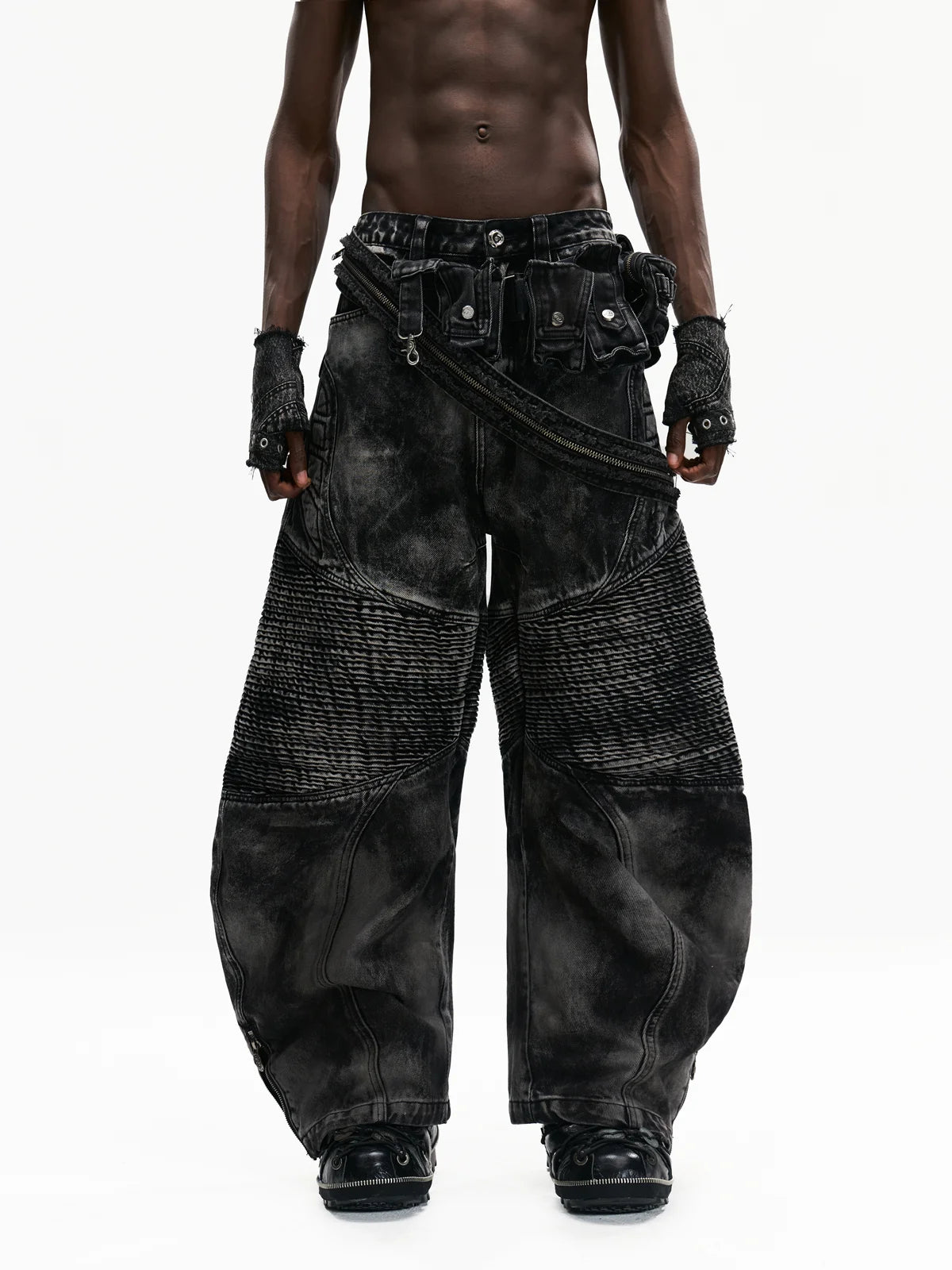 Temperature-Reactive Curved Jeans with Bag Set