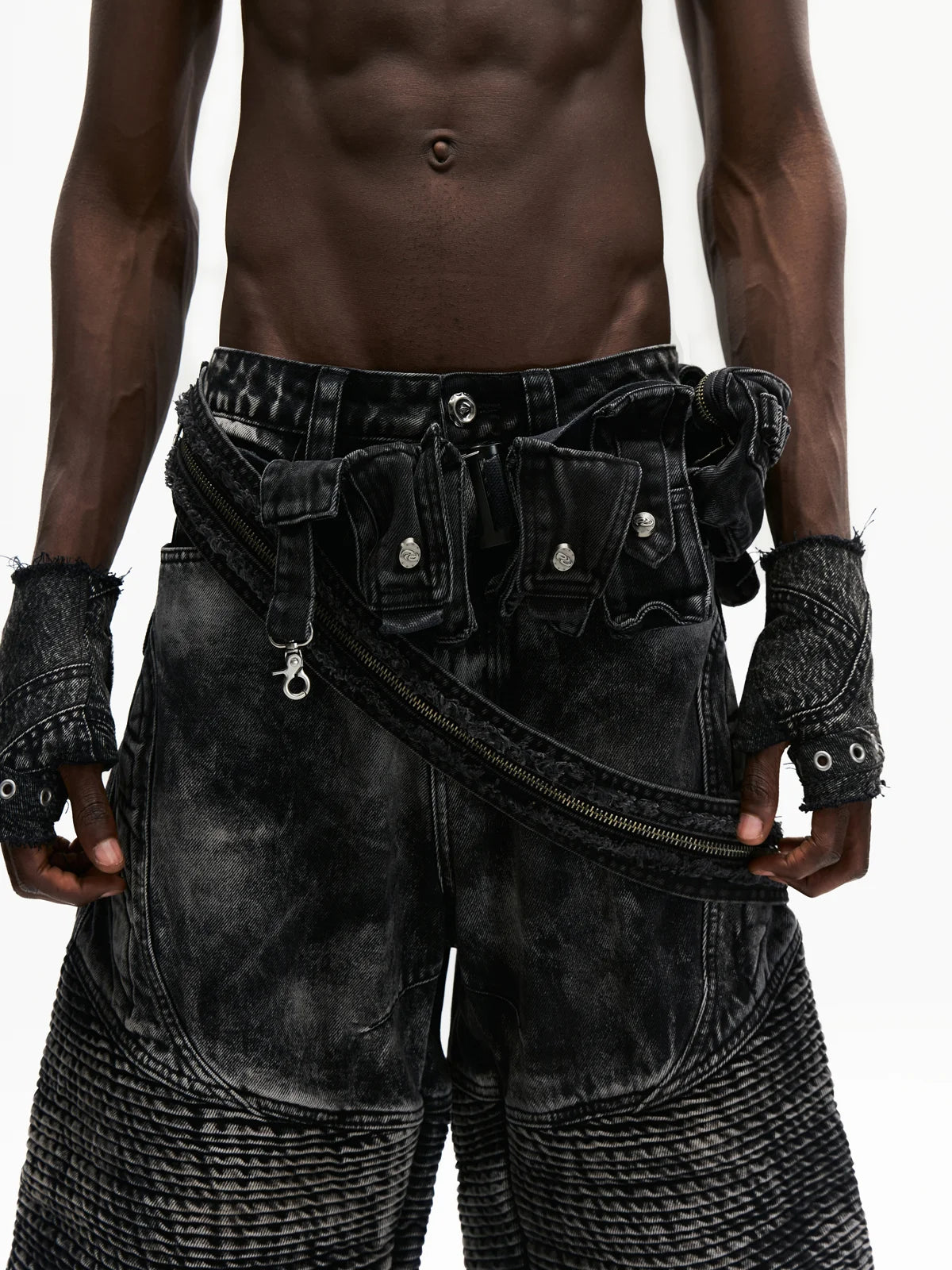 Temperature-Reactive Curved Jeans with Bag Set