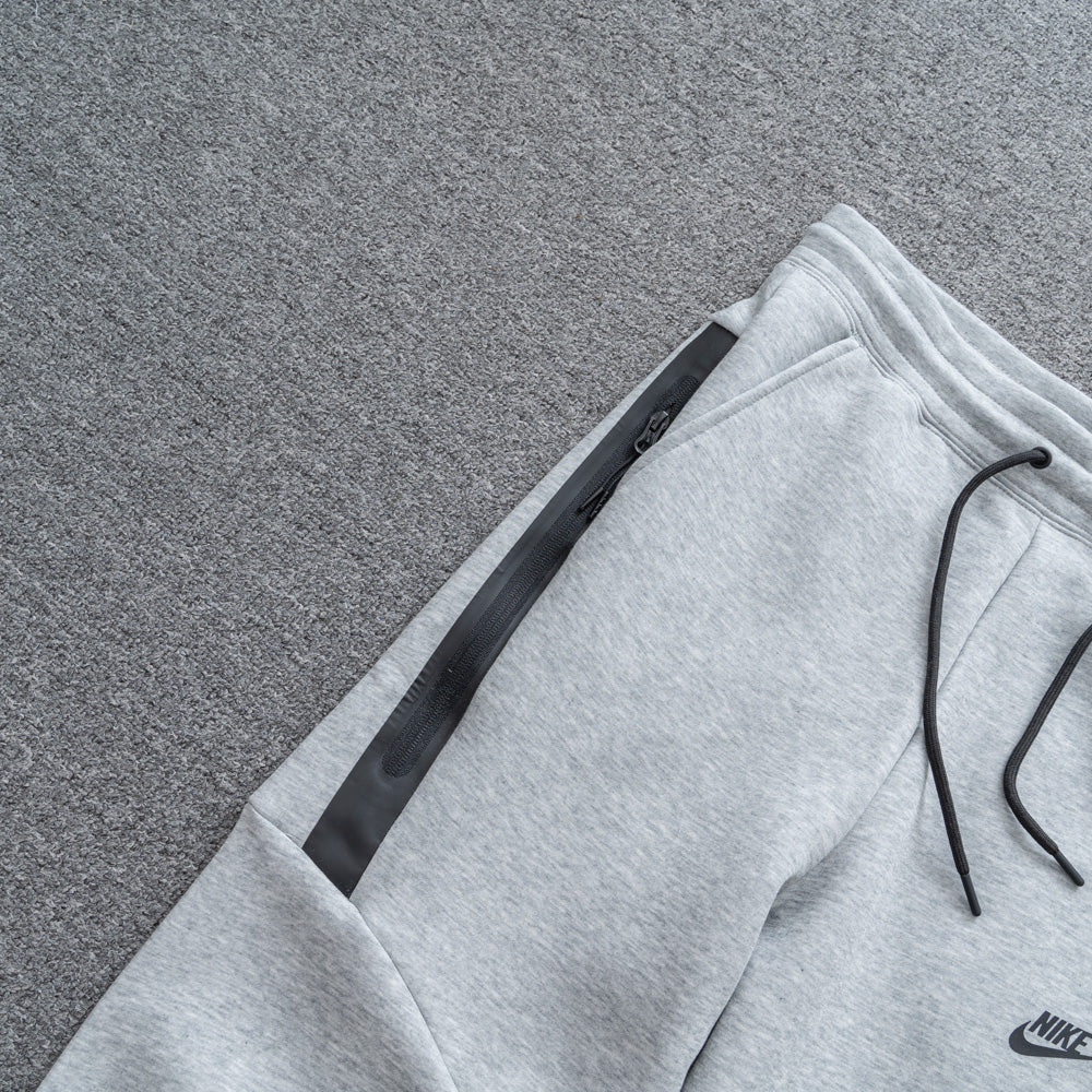 Conjunto  Tech Fleece Cinza