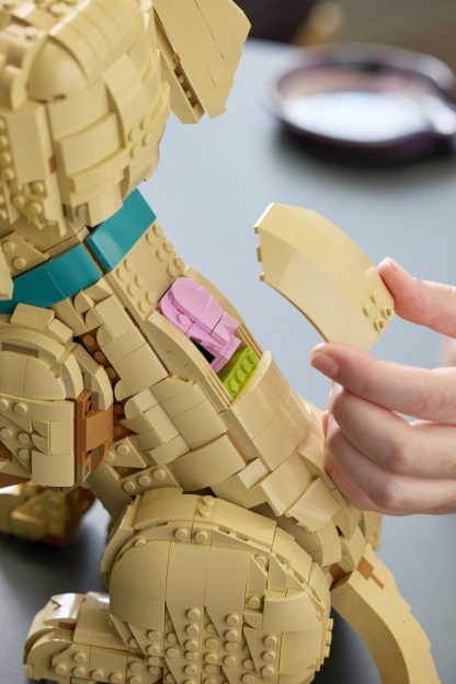 LEGO Golden Retriever Puppy  2,102-piece 