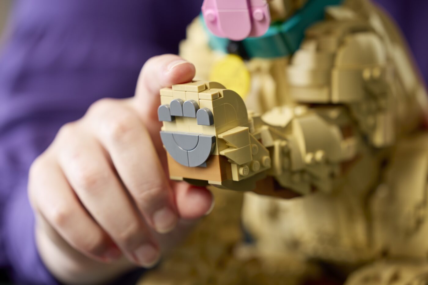 LEGO Golden Retriever Puppy  2,102-piece 