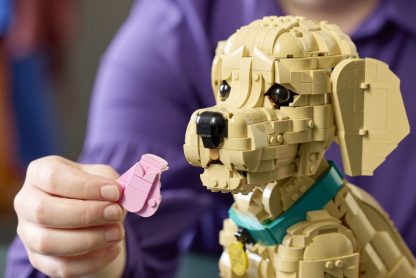 LEGO Golden Retriever Puppy  2,102-piece 