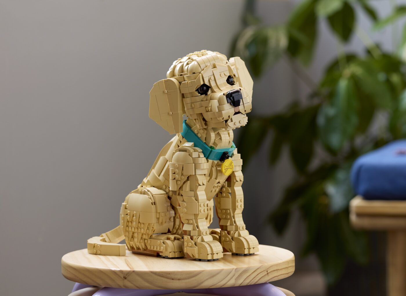 LEGO Golden Retriever Puppy  2,102-piece 
