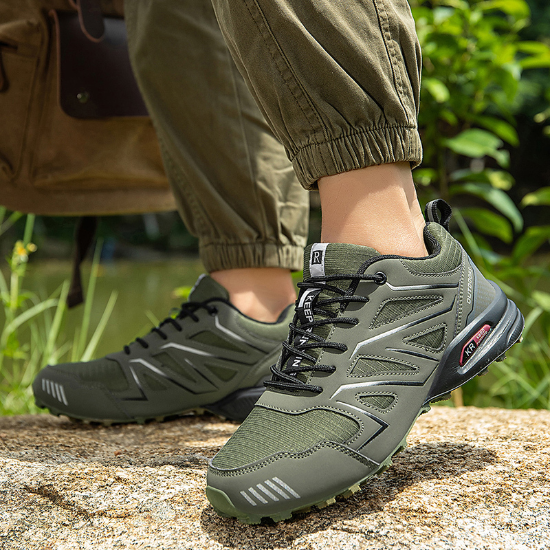 Scarpe ortopediche dal design ergonomico per dolori alla schiena, alle articolazioni e ai piedi: adatte a tutti gli uomini