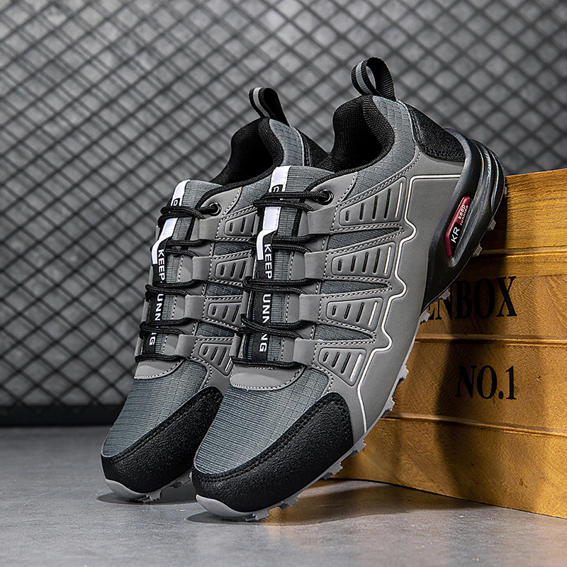 Scarpe ortopediche dal design ergonomico per dolori alla schiena, alle articolazioni e ai piedi: adatte a tutti gli uomini