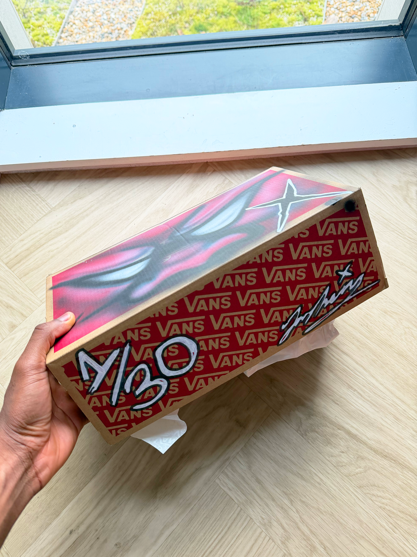 Airbrushed Pearlised Crimson knu skool Vans