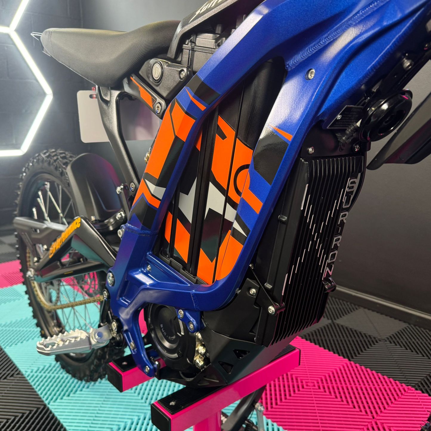 Sur-Ron Light Bee X 60v 40Ah In Blue And Orange