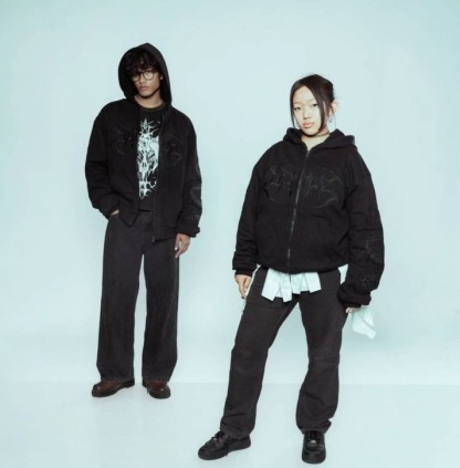 1000-7 zip up hoodie