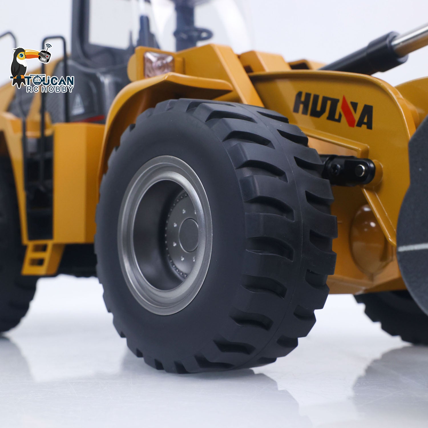 Fast Free Shipping for EU 1/14 HUINA Toys 2.4G 10CH Radio Controlled Loader 1583 Assembled Electric Lifting System Lights Sound RC Construction Vehicles