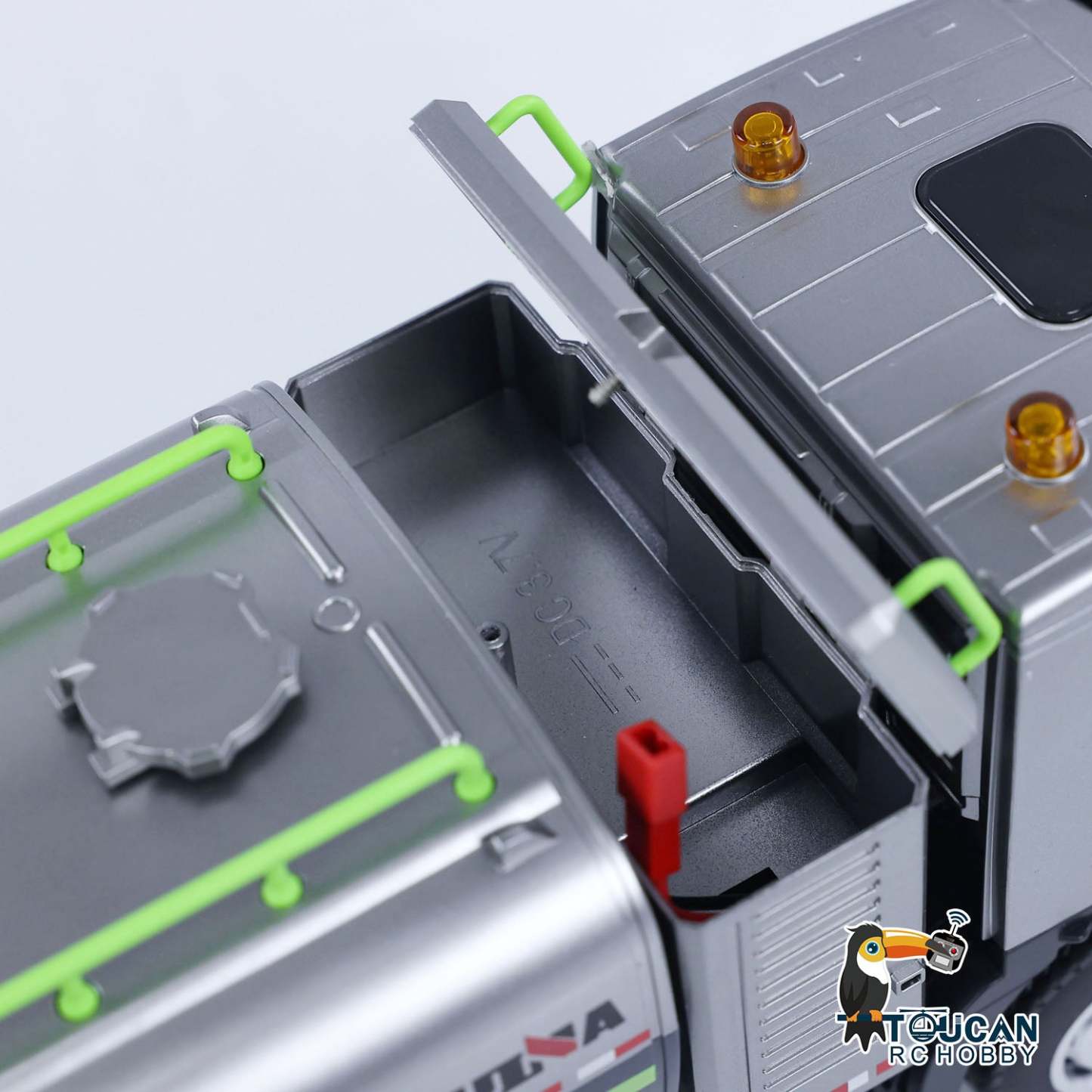 1/18 1316 Spray Fog Cannon Truck 9CH RC Car 2.4G Remote Control Model Plastic Toys Battery Charger