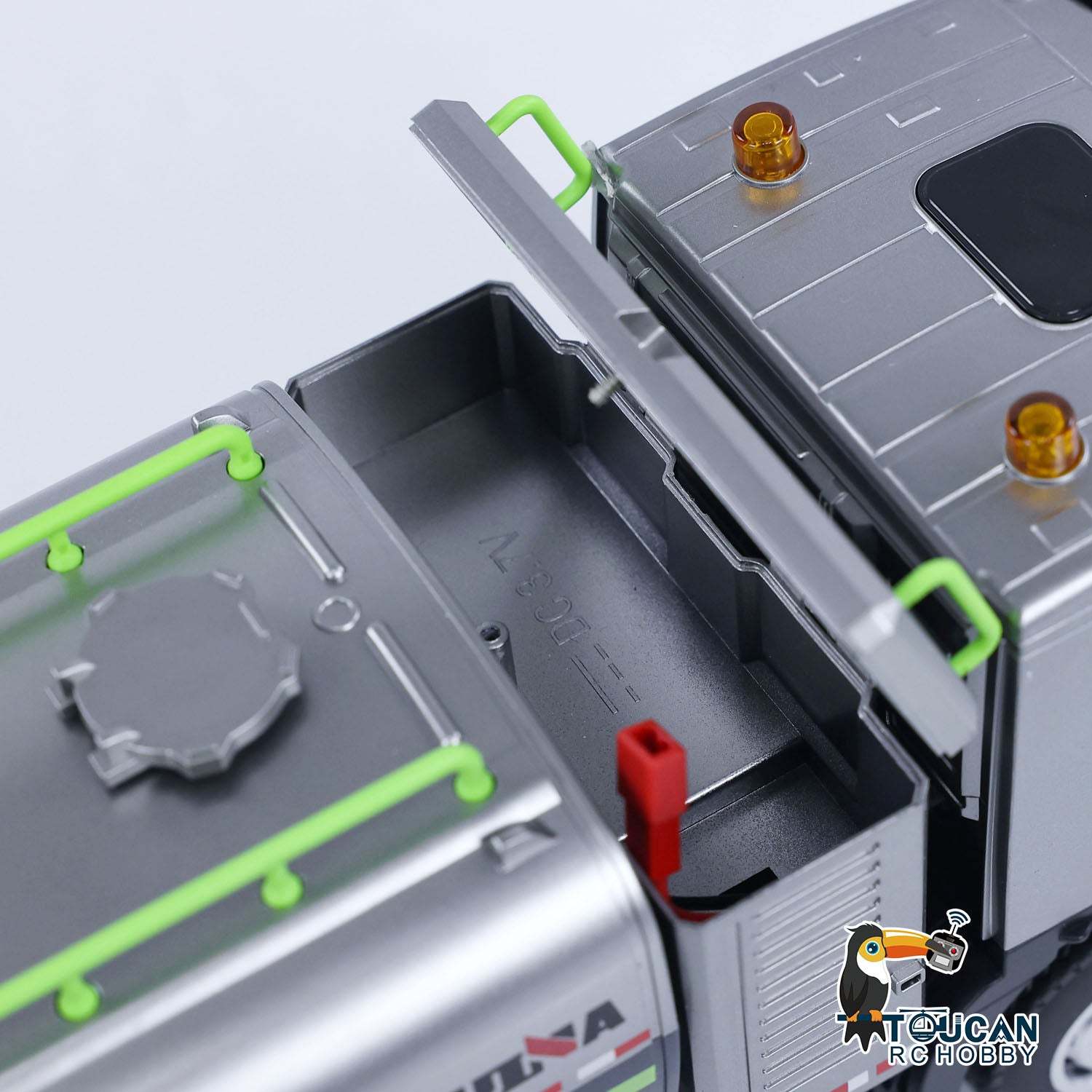 1/18 1316 Spray Fog Cannon Truck 9CH RC Car 2.4G Remote Control Model Plastic Toys Battery Charger