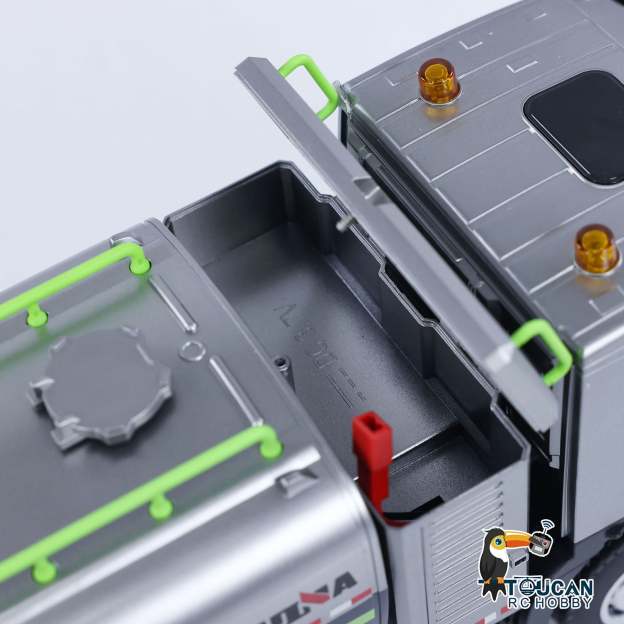 1/18 1316 Spray Fog Cannon Truck 9CH RC Car 2.4G Remote Control Model Plastic Toys Battery Charger