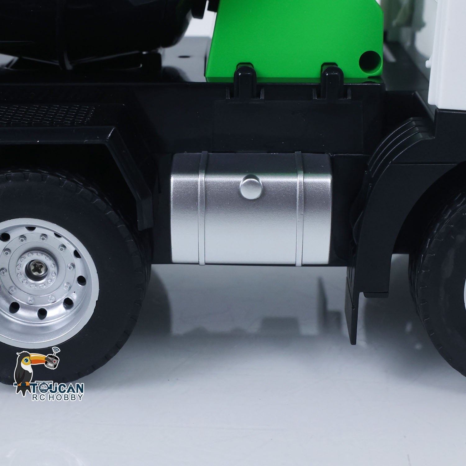 1/18 1557 9CH RC Concrete Car Mixer Truck Model 2.4G Remote Control Tractor Toy Gift