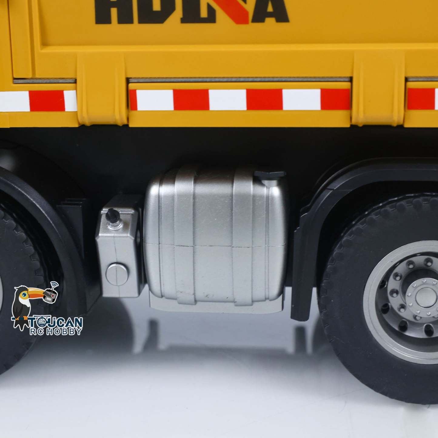  1538 1/14 RC Timber Grab Truck Dumper Remote Control Model Toy Vehicles 2.4G Radio Battery