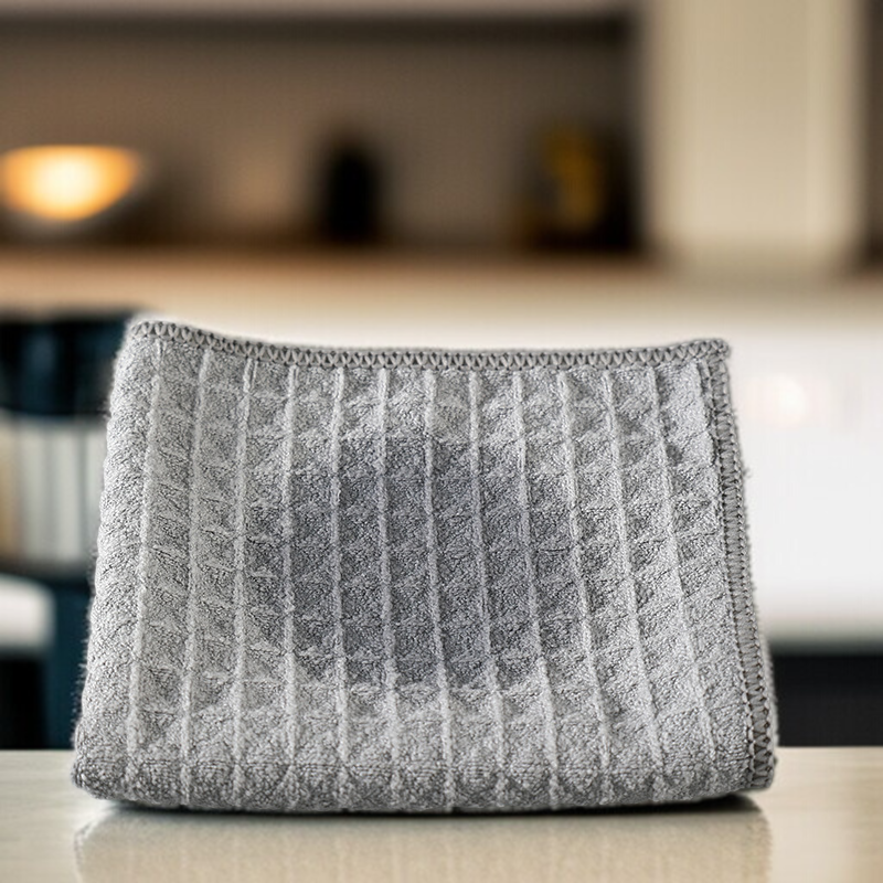 Paño de cocina super absorbente secando platos