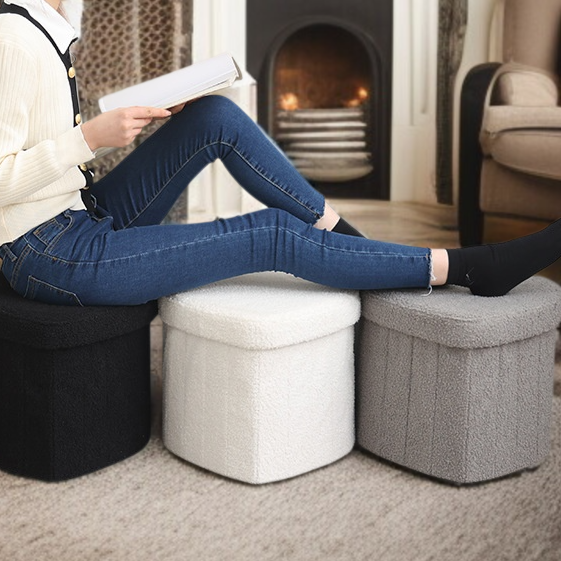 Taburete decorativo y funcional para sofá