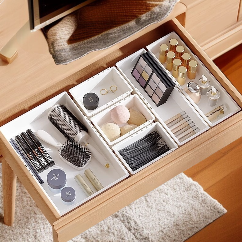 Bővíthető fiókrendszerező közelről, üresen