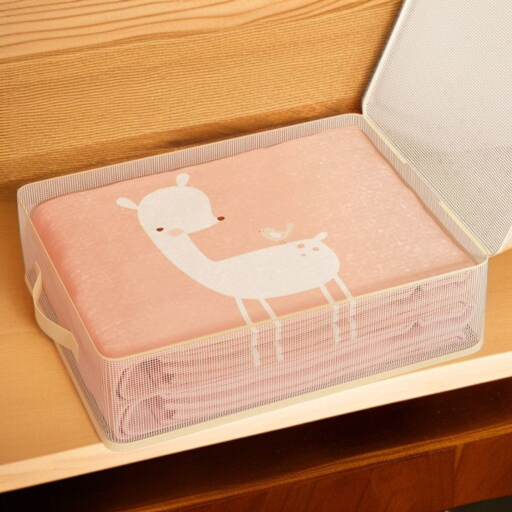 Focus &uacute;ložn&aacute; ta&scaron;ka s viditeln&yacute;m obsahem