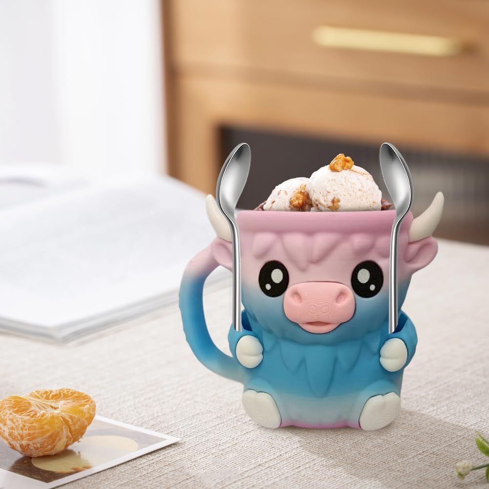 🎉Last Day 60% OFF⏰️Highland Cow Ice Cream Pint Holder, Reusable Ice Cream Pint Sleeve with Antifreeze Handle & Spoon, Cute Cow Themed Cooler for Dessert, Popsicle, Beer Can, Funny Highland Cow Gifts & Cream Lovers
