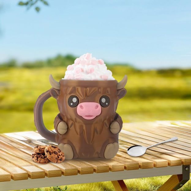 🎉Last Day 60% OFF⏰️Highland Cow Ice Cream Pint Holder, Reusable Ice Cream Pint Sleeve with Antifreeze Handle & Spoon, Cute Cow Themed Cooler for Dessert, Popsicle, Beer Can, Funny Highland Cow Gifts & Cream Lovers