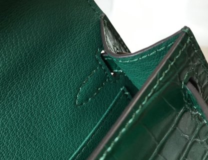 HM Kelly Green For Women Gold Toned Hardware 7.8in/20cm