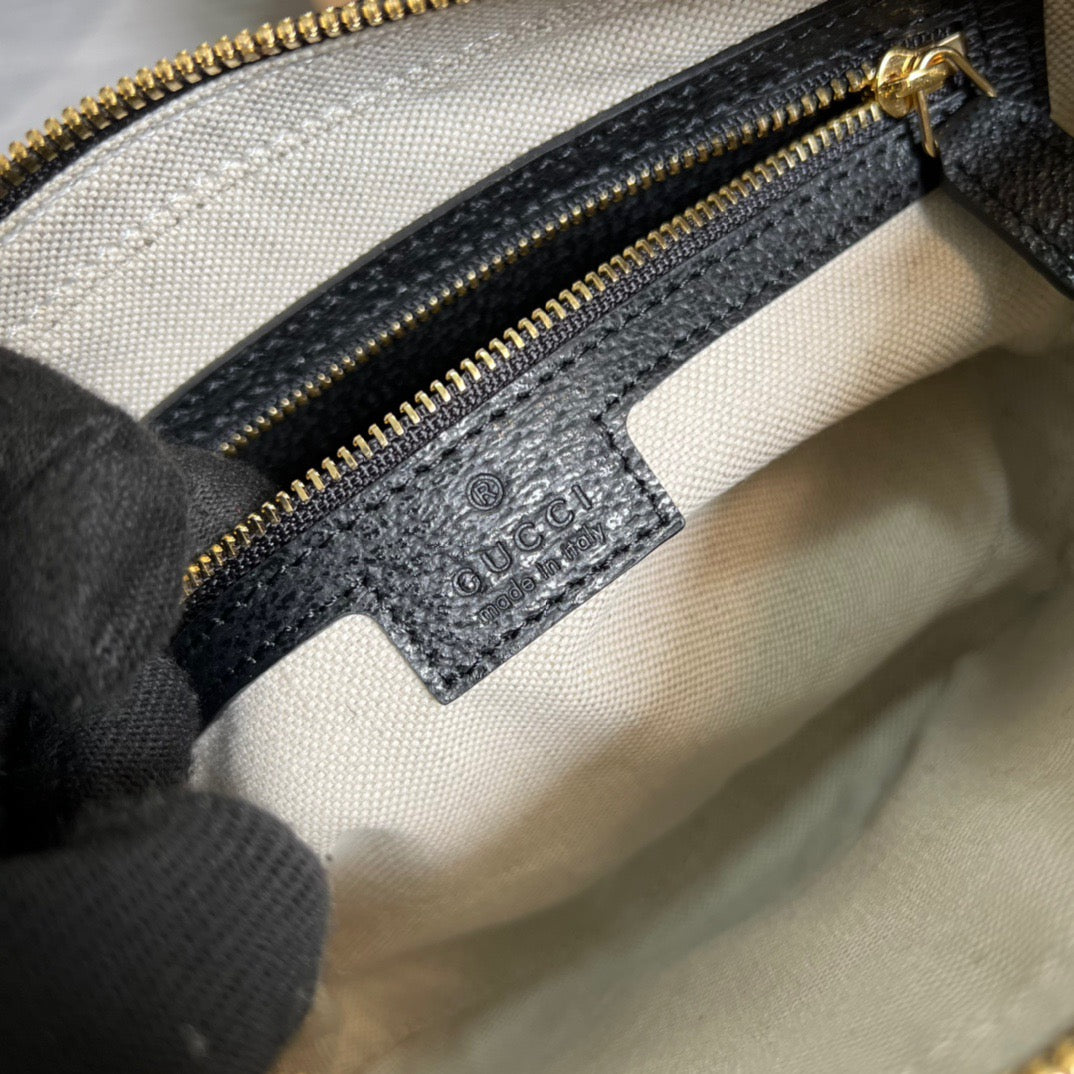 gg Shoulder Bag With Interlocking G Black And White gg Supreme Canvas For Women  9.6in/24.5cm gg