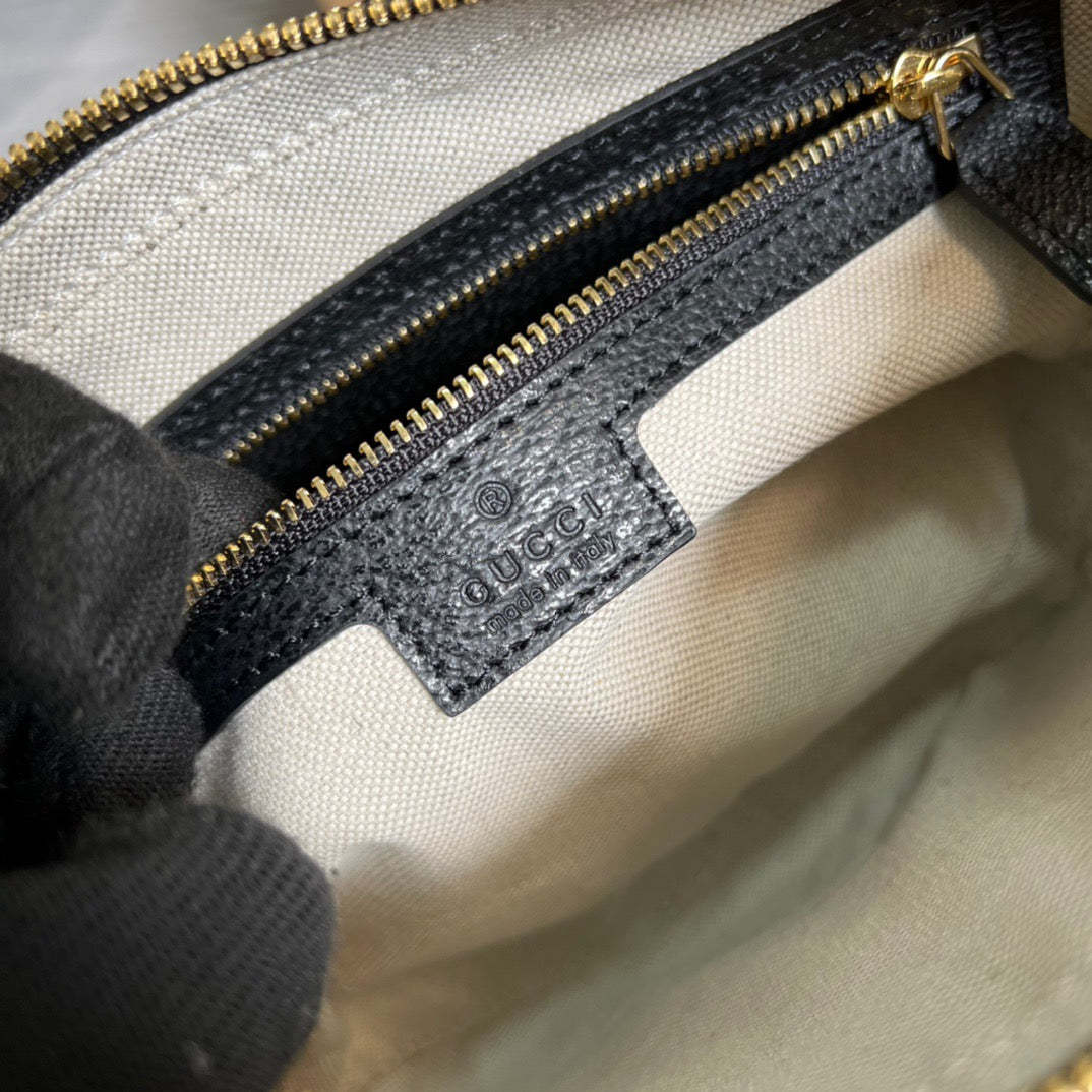 gg Shoulder Bag With Interlocking G Black And White gg Supreme Canvas For Women  9.6in/24.5cm gg