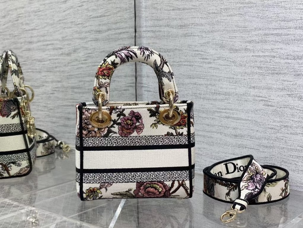 DIR MEDIUM LADY D-LITE BAG WHITE JARDIN BOTANIQUE EMBROIDERY 24CM