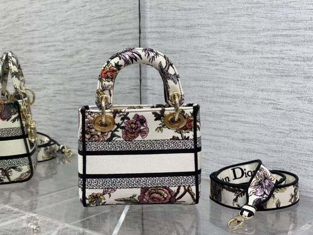 DIR MEDIUM LADY D-LITE BAG WHITE JARDIN BOTANIQUE EMBROIDERY 24CM