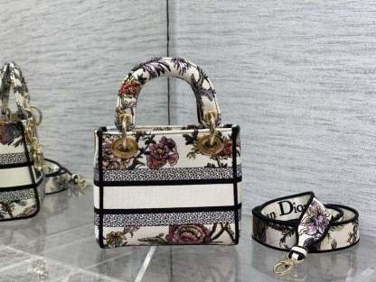DIR MEDIUM LADY D-LITE BAG WHITE JARDIN BOTANIQUE EMBROIDERY 24CM