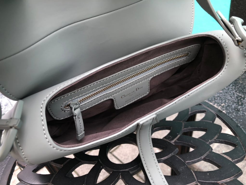 DIR SADDLE ULTRA MATTE CALFSKIN GREY