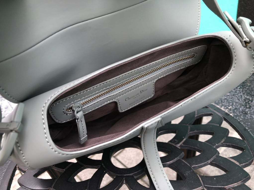 DIR SADDLE ULTRA MATTE CALFSKIN GREY