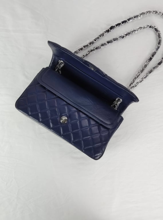 CHL CLASSIC MEDIUM LAMBSKIN FLAP NAVY AND SILVER 25CM