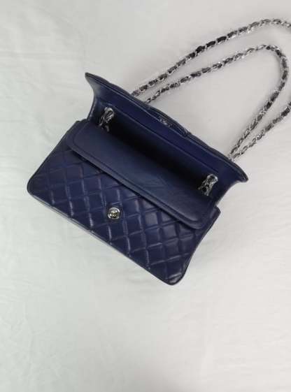 CHL CLASSIC MEDIUM LAMBSKIN FLAP NAVY AND SILVER 25CM