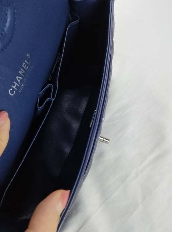 CHL CLASSIC MEDIUM LAMBSKIN FLAP NAVY AND SILVER 25CM