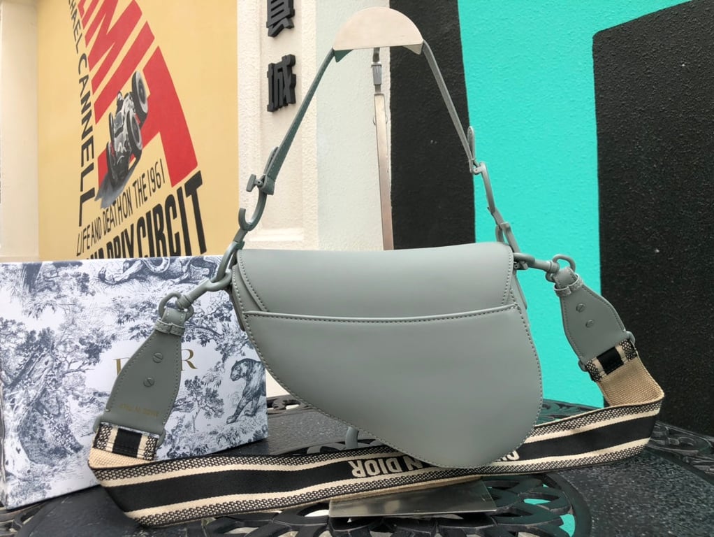 DIR SADDLE ULTRA MATTE CALFSKIN GREY