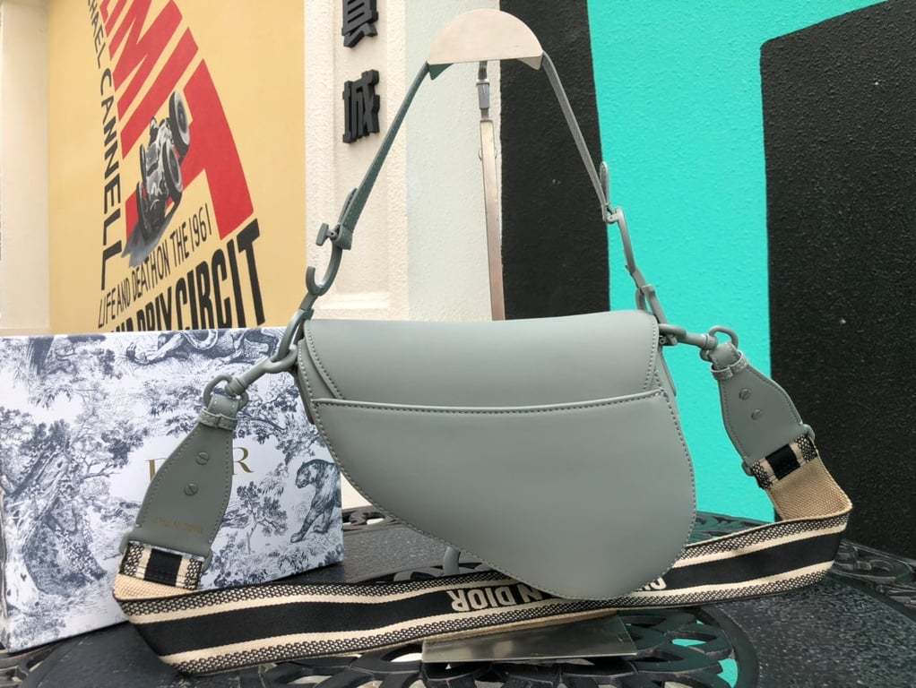 DIR SADDLE ULTRA MATTE CALFSKIN GREY