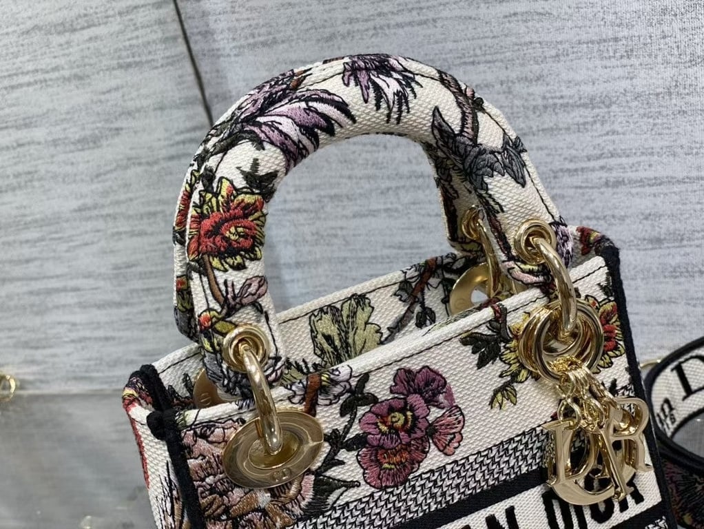 DIR MEDIUM LADY D-LITE BAG WHITE JARDIN BOTANIQUE EMBROIDERY 24CM