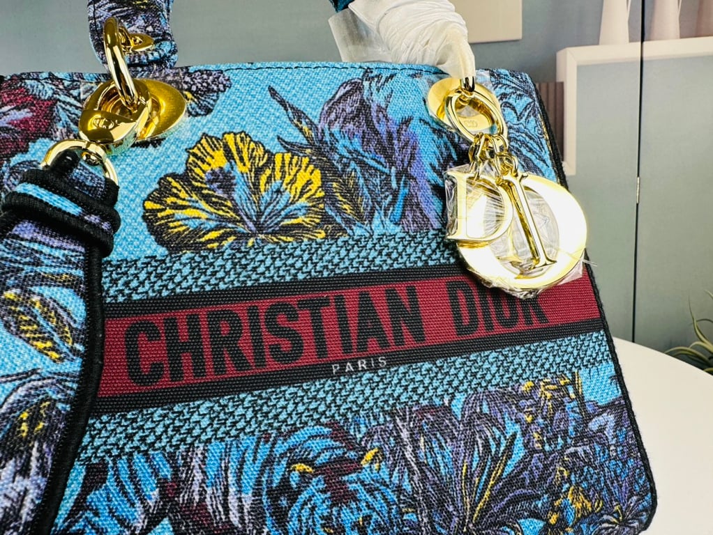 DIR MEDIUM LADY D LITE BAG CELESTIAL BLUE MULTICOLOR TOILE DE JOUY VOYAGE EMBROIDERY 24CM M0565OEUPM259