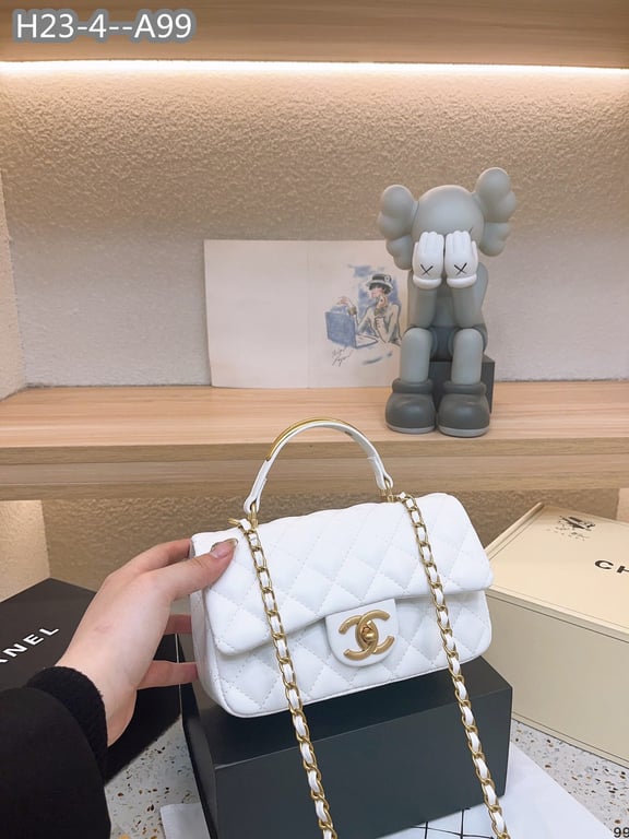 CHL 22B FLAP BAG WITH GOLD HARDWARE TOP HANDLE WHITE 21CM AS2431
