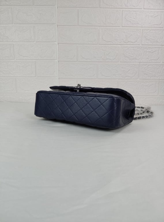 CHL CLASSIC MEDIUM LAMBSKIN FLAP NAVY AND SILVER 25CM